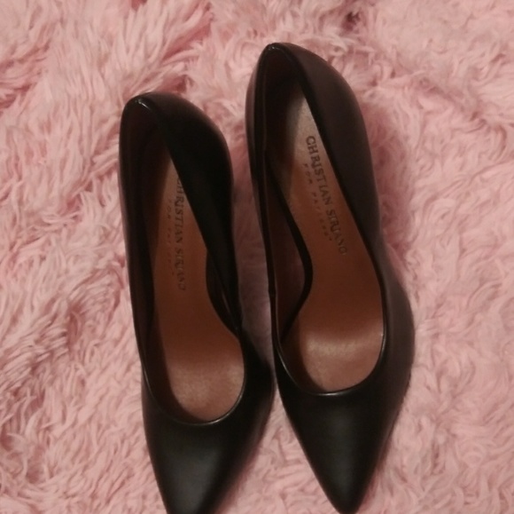 👠 Black Heels - Picture 3 of 3